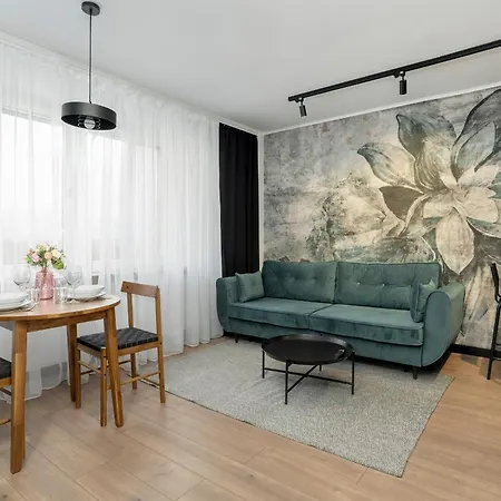 Spacious In A Quiet Area Of By Renters Lägenhet *
