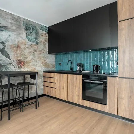 Spacious In A Quiet Area Of By Renters Lägenhet