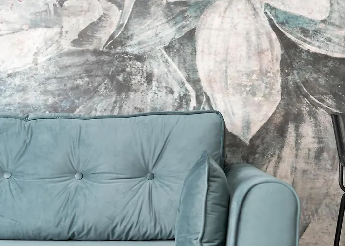 Spacious In A Quiet Area Of By Renters Appartamento