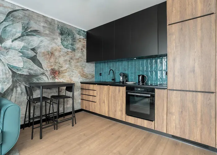 Spacious In A Quiet Area Of By Renters Appartamento