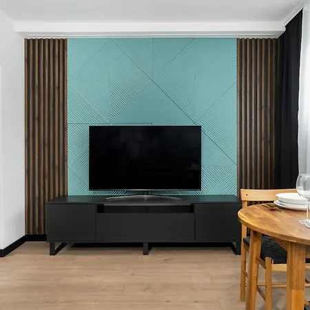 Spacious In A Quiet Area Of By Renters Apartment Poznan