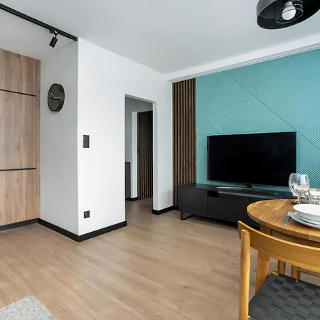 Spacious In A Quiet Area Of By Renters *