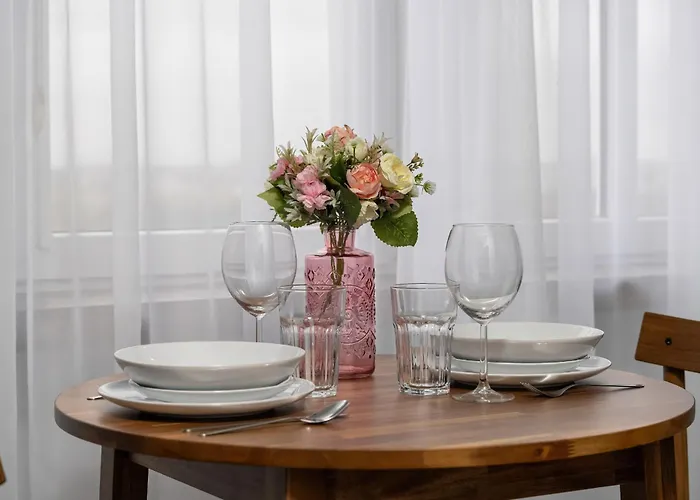 Spacious In A Quiet Area Of By Renters * 포즈난