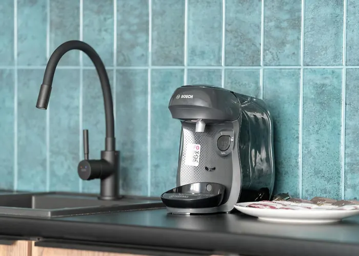 Spacious In A Quiet Area Of By Renters 아파트 *